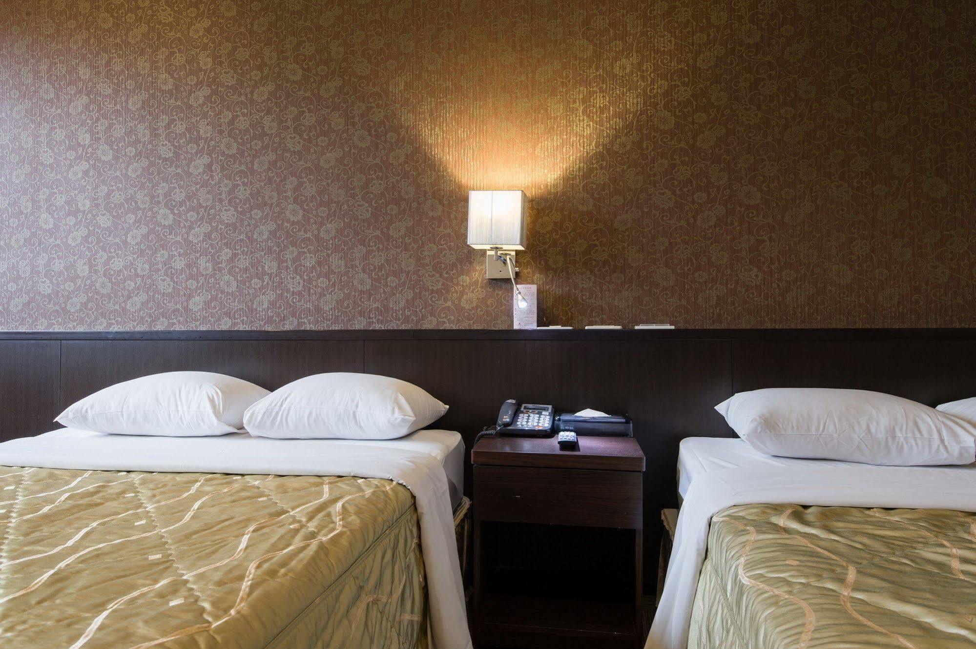 Atami Hotel Taipei Bagian luar foto
